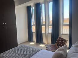 Phaedrus Living: Hoopoe Residencies 205