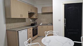 Phaedrus Living: Hoopoe Residencies 205