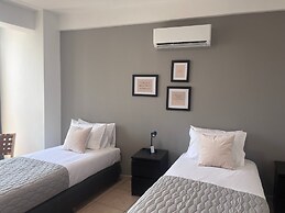 Phaedrus Living: Hoopoe Residencies 205