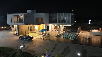 Triphatch Farm House