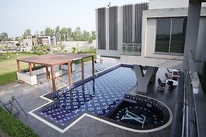 Triphatch Farm House