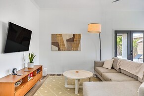 Heated Pool & Yard: Gilbert Getaway!