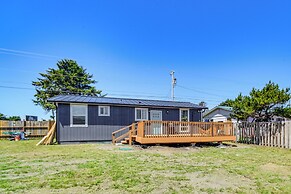 Pet-friendly Moclips Home: Walk to Mocrocks Beach!