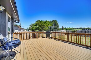 Pet-friendly Moclips Home: Walk to Mocrocks Beach!