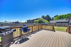 Pet-friendly Moclips Home: Walk to Mocrocks Beach!