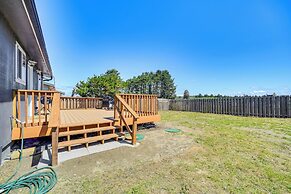 Pet-friendly Moclips Home: Walk to Mocrocks Beach!