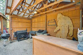 Cle Elum Cabin w/ Hot Tub, 4 Grills & Game Room!