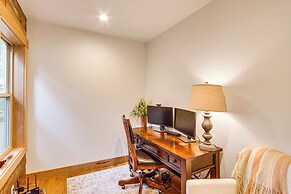 Cle Elum Cabin w/ Hot Tub, 4 Grills & Game Room!