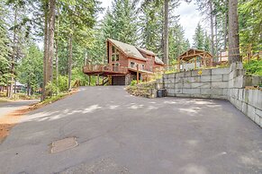Cle Elum Cabin w/ Hot Tub, 4 Grills & Game Room!