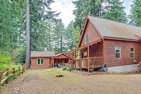 Cle Elum Cabin w/ Hot Tub, 4 Grills & Game Room!