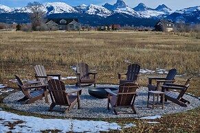 Luxe Tetonia Home w/ Tetons View, Close to Skiing!