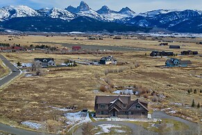 Luxe Tetonia Home w/ Tetons View, Close to Skiing!