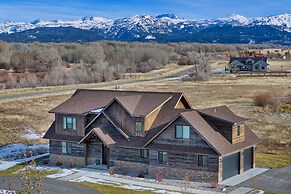 Luxe Tetonia Home w/ Tetons View, Close to Skiing!
