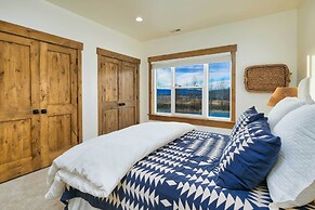 Luxe Tetonia Home w/ Tetons View, Close to Skiing!