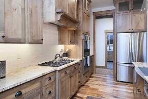 Luxe Tetonia Home w/ Tetons View, Close to Skiing!