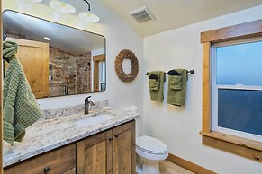 Luxe Tetonia Home w/ Tetons View, Close to Skiing!