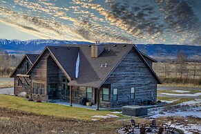 Luxe Tetonia Home w/ Tetons View, Close to Skiing!