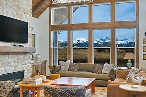Luxe Tetonia Home w/ Tetons View, Close to Skiing!