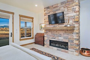 Luxe Tetonia Home w/ Tetons View, Close to Skiing!