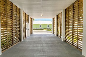 ~ 2 Mi to Boat Ramp: Steinhatchee River Cottage