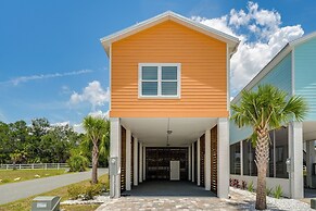 ~ 2 Mi to Boat Ramp: Steinhatchee River Cottage