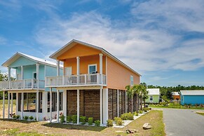 ~ 2 Mi to Boat Ramp: Steinhatchee River Cottage