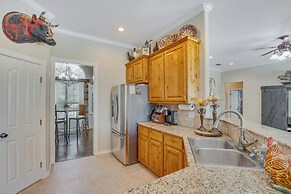 Sunny Stephenville Home w/ Pool: 4 Mi to Downtown