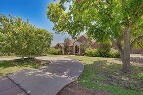 Sunny Stephenville Home w/ Pool: 4 Mi to Downtown