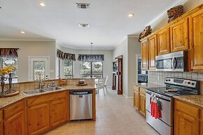 Sunny Stephenville Home w/ Pool: 4 Mi to Downtown