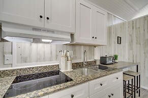 Picayune Tiny Home Rental ~ 11 Mi to Space Center!