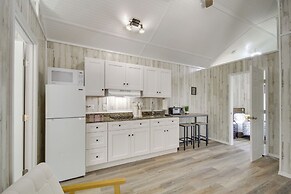 Picayune Tiny Home Rental ~ 11 Mi to Space Center!