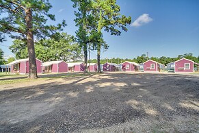 Picayune Tiny Home Rental ~ 11 Mi to Space Center!