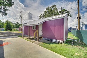 Picayune Tiny Home Rental ~ 11 Mi to Space Center!