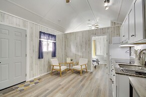 Picayune Tiny Home Rental ~ 11 Mi to Space Center!