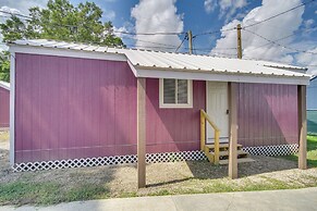 Picayune Tiny Home Rental ~ 11 Mi to Space Center!