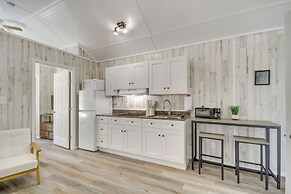 Picayune Tiny Home Rental ~ 11 Mi to Space Center!