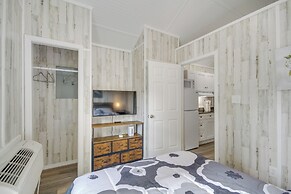 Picayune Tiny Home Rental ~ 11 Mi to Space Center!