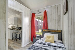 Picayune Tiny Home Rental ~ 11 Mi to Space Center!