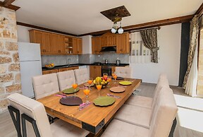 Sea View Villa - Private Pool- 7 min to Beach