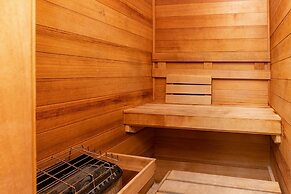 Phoenix I 1055 2 Bedroom Condo