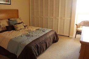 End Unit With Ocean Views And Juliet Balcony. 2 Bedroom Condo by RedAw