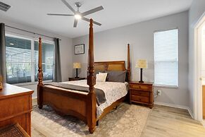 6 Bedroom Disney Home Lanai, Screened Pool & Spa 6 Villa by RedAwning