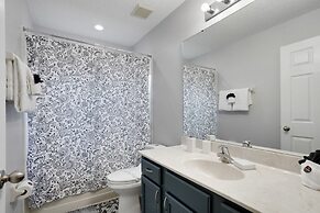 6 Bedroom Disney Home Lanai, Screened Pool & Spa 6 Villa by RedAwning