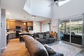 6 Bedroom Disney Home Lanai, Screened Pool & Spa 6 Villa by RedAwning