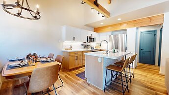 Bigwood #45 2 Bedroom Condo by RedAwning