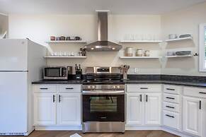 Orchard Haven Guest House 2 Bedroom Home by RedAwning