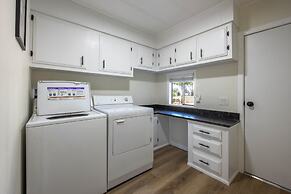 Orchard Haven Guest House 2 Bedroom Home by RedAwning