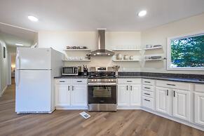 Orchard Haven Guest House 2 Bedroom Home by RedAwning