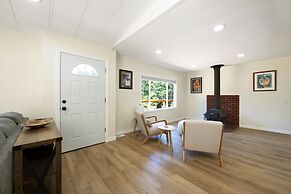 Orchard Haven Guest House 2 Bedroom Home by RedAwning