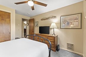 Snow Flower 068 3 Bedroom Condo by RedAwning